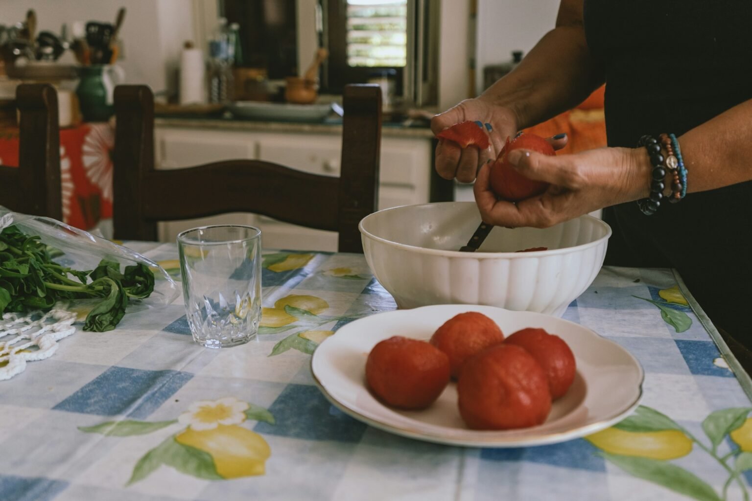 trapezi ntomates fagito - Υγιής Γήρανση: 6 βασικά στοιχεία που πρέπει να τρώμε όσο μεγαλώνουμε