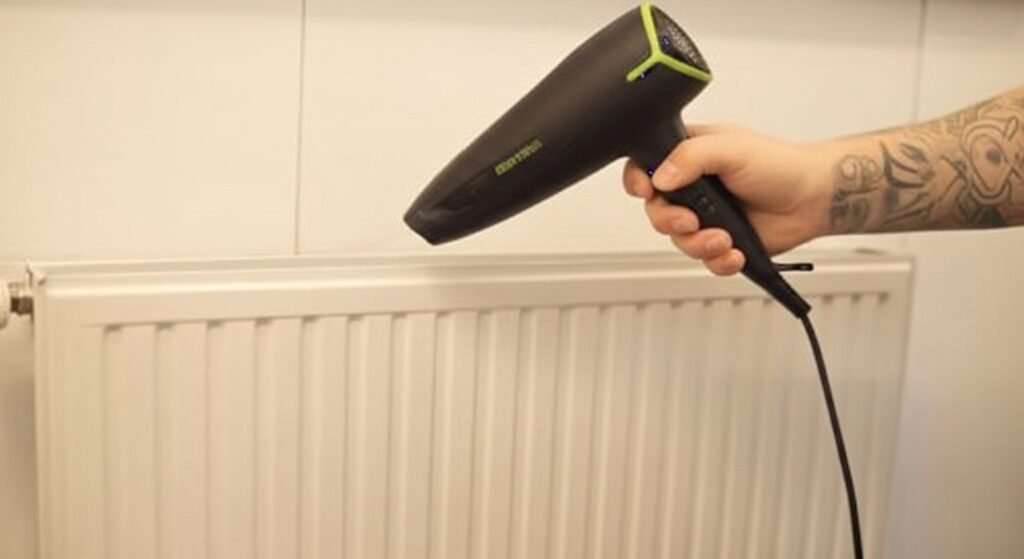 Πώς να καθαρίσετε τα «πτερύγια» του καλοριφέρ – Το απλό τρικ που δουλεύει 3 καλοριφέρ 2 - Πώς να καθαρίσετε τα «πτερύγια» του καλοριφέρ – Το απλό τρικ που δουλεύει