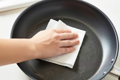 αντικολλητικά τηγάνια 2 - Πώς να καθαρίζετε σωστά τα αντικολλητικά τηγάνια χωρίς να τα καταστρέψετε