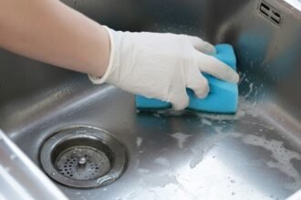 νεροχύτης - Γυάλισμα ανοξείδωτου νεροχύτη: Απλές φυσικές μέθοδοι που λάμπουν