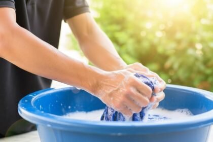 πλύσιμο στο χέρι2 - Το μεγάλο δίλημμα: Πλυντήριο ή πλύσιμο στο χέρι; Η επιστήμη απαντά