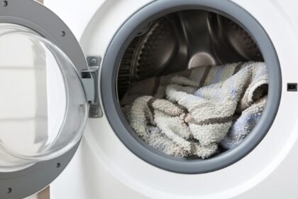 χαλιά στο πλυντήριο - Για αυτόν τον λόγο δεν πρέπει να πλένετε τα χαλάκια του μπάνιου στο πλυντήριο