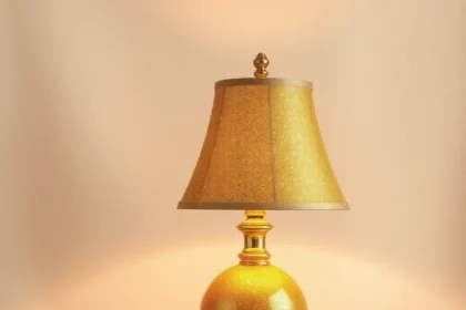 Φωτιστικό ανανεωμένο με χρυσόσκονη, δείγμα DIY έργου ανακαίνισης