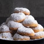 Whisk a251969971c0d4e87d04259722326afddr - Η πιο εύκολη γιορτινή συνταγή: κουραμπιέδες με μόνο 4 υλικά