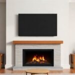 Μοντέρνα σαλόνι με τηλεόραση τοποθετημένη πάνω από το τζάκι, προσφέροντας αισθητική και λειτουργικότητα.