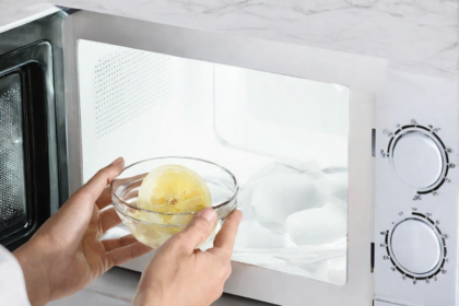How to Clean a Microwave Using Vinegar