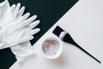 βάψιμο μαλλιών2 - Οδηγός ρεφλέ: Από ποια απόχρωση να ξεκινήσεις και πότε το χρειάζεσαι