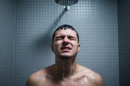 κρύο ντουζ - Πώς ένα κρύο ντους μπορεί να επηρεάσει το σάκχαρό σου – Κι όμως, δεν είναι όπως νομίζεις!