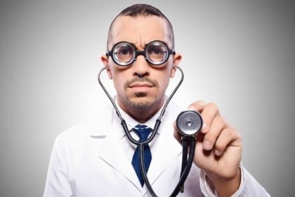 ιατρός2 - Οι τρεις πιο ύπουλες απειλές για την υγεία των Ελλήνων – και πώς να τις προλάβετε