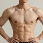 Φωτογραφία ατόμου με ισορροπημένη σιλουέτα και πλατύς ώμους.