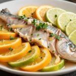 Δροσερό σεβίτσε με φρέσκα υλικά και γαρνιτούρες.