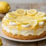 Αφράτο λεμονάτο κέικ με γιαούρτι και φρέσκα λεμόνια.