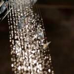 b1r shower head feat - Το κόλπο με το «μπαλόνι και το ξύδι» για να εξαφανίσετε τα άλατα από το ντους χωρίς τρίψιμο