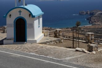 b2b greek island ch feat - Η θαυματουργή ιστορία της Παναγίας της Φιδούσας στην Κεφαλονιά και το ετήσιο μυστήριο με τα φιδάκια