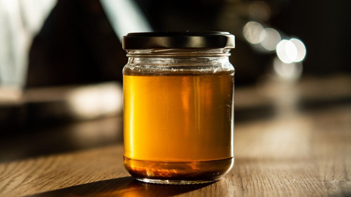 b3b garlic honey ja feat - Το φυσικό «αντιβιοτικό» της κουζίνας: Πώς το σκόρδο και το μέλι θωρακίζουν το ανοσοποιητικό σας