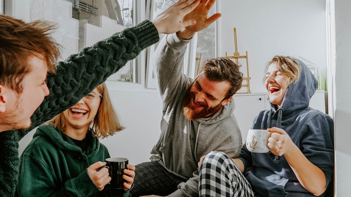 b3b happy laughing feat - 10 ξεκαρδιστικές ατάκες που μόνο ένας Έλληνας μπορεί να καταλάβει (και πώς τις μεταφράζουμε στους ξένους)