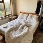 bed feat 1782159725883 - Γιατί δεν πρέπει να στρώνεις το κρεβάτι σου αμέσως μόλις ξυπνήσεις το πρωί