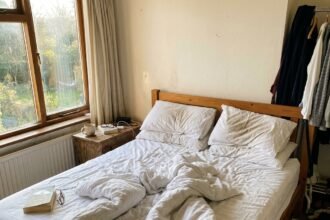 bed feat 1782159725883 - Γιατί δεν πρέπει να στρώνεις το κρεβάτι σου αμέσως μόλις ξυπνήσεις το πρωί
