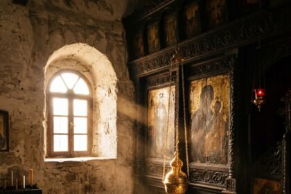 faith david featured 1782369984599 - Ποιοι γιορτάζουν αύριο: Η άγνωστη και συγκινητική ιστορία του Αγίου που έγινε καταφύγιο για τους φτωχούς