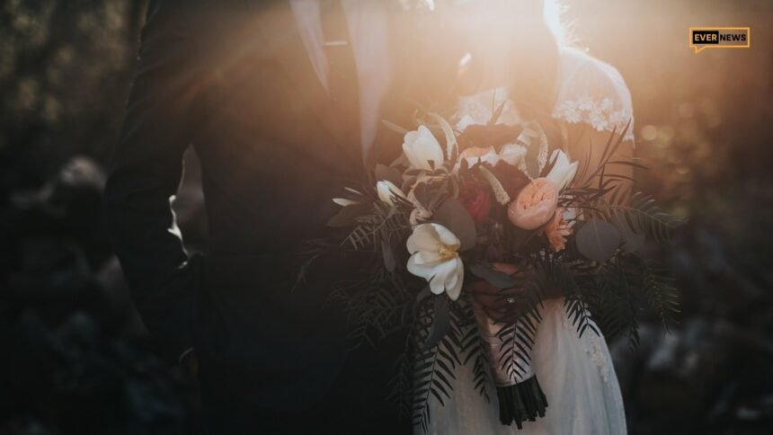 greek wedding party featured - Αν τα 12 ζώδια ήταν καλεσμένα σε ελληνικό γάμο: Ποιος θα χόρευε ζεϊμπέκικο και ποιος θα σχολίαζε το φαγητό