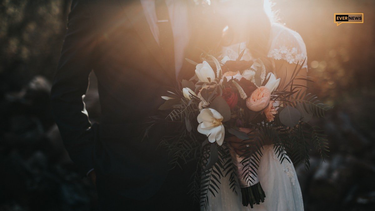 greek wedding party featured - Αν τα 12 ζώδια ήταν καλεσμένα σε ελληνικό γάμο: Ποιος θα χόρευε ζεϊμπέκικο και ποιος θα σχολίαζε το φαγητό