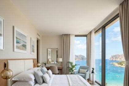 evernews.gr - Πολυτελές δωμάτιο ξενοδοχείου με θέα θάλασσα