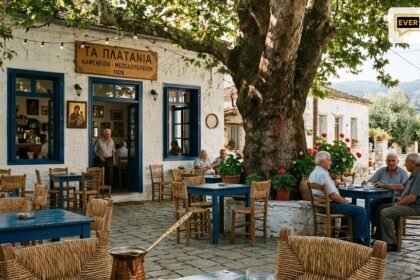 istoria paradosiako elliniko kafeneio featured - Η ιστορία του ελληνικού καφενείου: Πώς το παραδοσιακό "στέκι" διαμόρφωσε την κοινωνική ζωή των χωριών μας