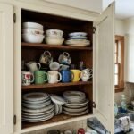 kitchen cabinet feat 1782420226092 - Το έξυπνο κόλπο για να διπλασιάσετε τον χώρο στα ντουλάπια της κουζίνας σε μόλις 10 λεπτά
