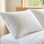 pillows clean step feat - Πώς να εξαφανίσεις τις κίτρινες κηλίδες από τα μαξιλάρια με το σπιτικό μείγμα των 3 υλικών