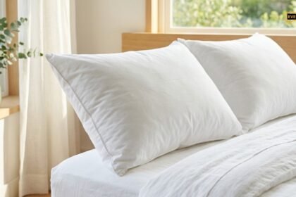 pillows clean step feat - Πώς να εξαφανίσεις τις κίτρινες κηλίδες από τα μαξιλάρια με το σπιτικό μείγμα των 3 υλικών