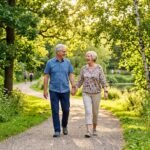 senior walking featured - Πώς 15 λεπτά περπάτημα την ημέρα μπορούν να αλλάξουν τη ζωή των ατόμων άνω των 60