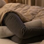 sleeping pillow trick inline2 1 - Το απλό κόλπο με το μαξιλάρι στον ύπνο που διώχνει τους πόνους στη μέση