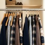 velvet hangers inline - Το «κόλπο της ντουλάπας» για να μην ξαναμαγκώσουν ποτέ τα μανίκια των παλτό στους μεντεσέδες της πόρτας