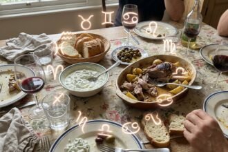 Κυριακάτικο τραπέζι με αστρολογικά σύμβολα