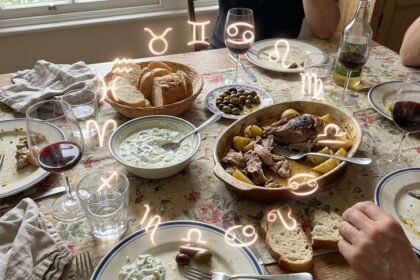 Κυριακάτικο τραπέζι με αστρολογικά σύμβολα