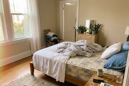 home mattress featured 1783854139199 - Ο φυσικός τρόπος για να εξαφανίσετε τους λεκέδες και τα ακάρεα από το στρώμα σας