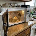 home microwave featured 1783669522159 - Το έξυπνο κόλπο με το λεμόνι που καθαρίζει τον φούρνο μικροκυμάτων χωρίς τρίψιμο
