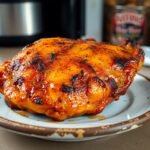Ζουμερό κοτόπουλο στο Air Fryer σε ρουστίκ πιάτο
