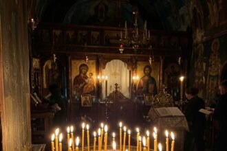 Κεριά σε Ορθόδοξη εκκλησία