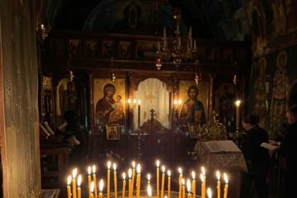 Κεριά σε Ορθόδοξη εκκλησία
